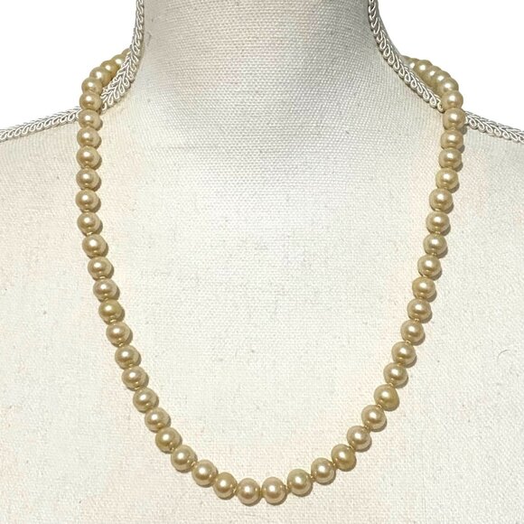 Vintage Faux Pearl Necklace 24" Mob Wife Classic Costume Fashion Jewelry Girly - Picture 1 of 6